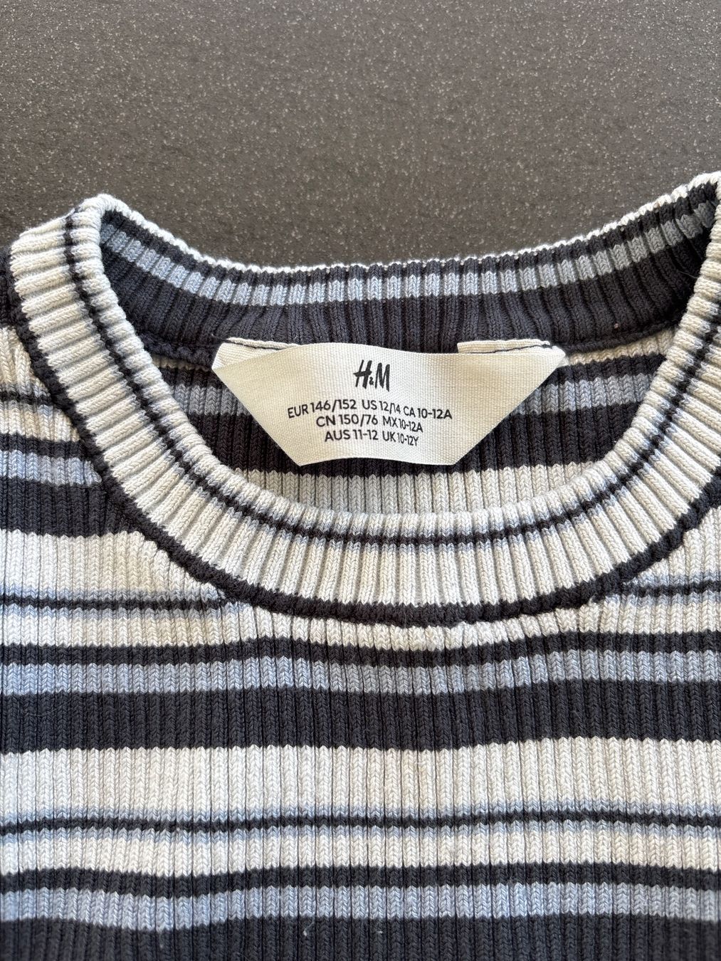 H&M Blusen, T-Shirts & Tops: 2er Set T-Shirts, gestreift, Gr. 146/152 – Gebraucht aus Wilen b. Wil von b-mountain 3