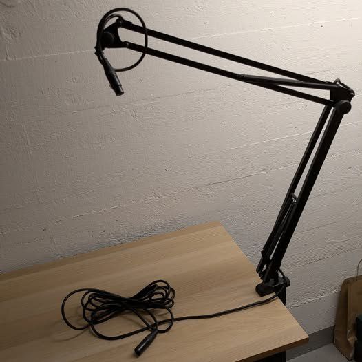 König & Meyer Supporti per strumenti musicali & leggii: K&M Microphone Desk Arm – Usato da Zürich venduto da notmynameapparently