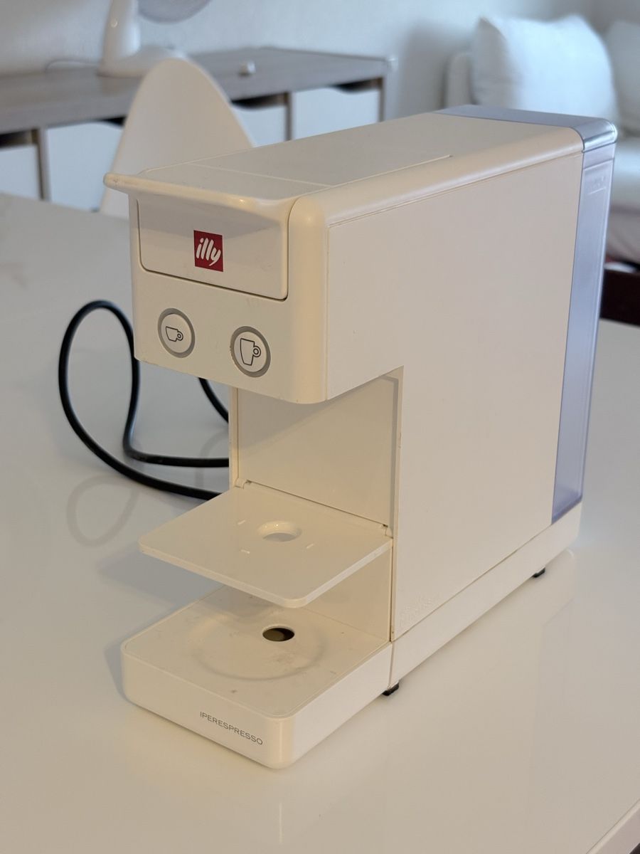 Illy Machines à café & Machines à expresso: Illy Iperespresso Espresso Machine White – D'occasion à Meyrin par yej_w8lz