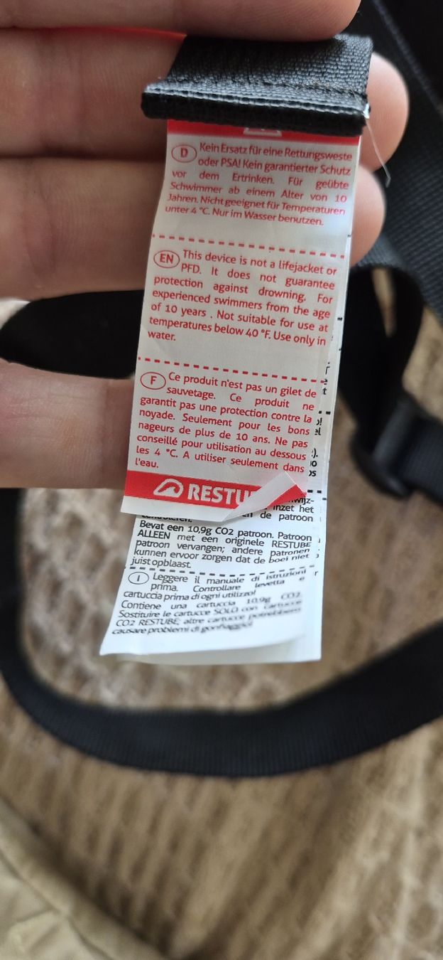 Bouées: Bouée gonflable RESTUBE beach avec cartouche CO2 – Neuf avec emballage d'origine à Gland par JeromeR. 6