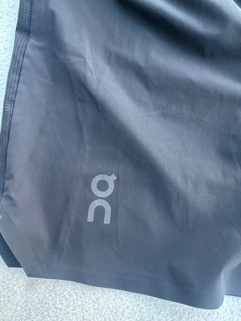 Pantaloni: On Performancer running shorts – Usato da Altendorf venduto da Eisenmaennchen 1