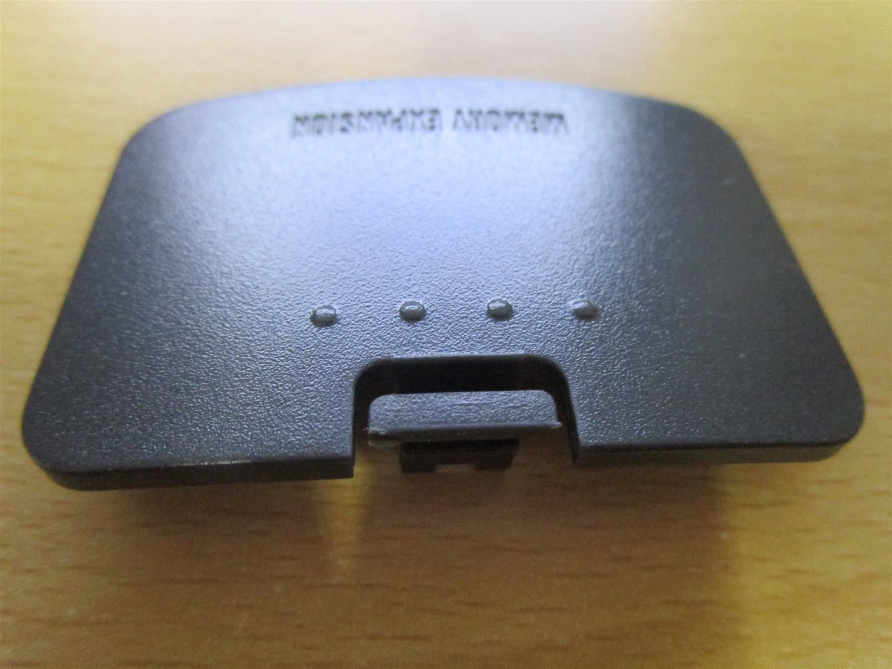 Nintendo Console: Nintendo 64 Expansion Port Deckel black - Memory Expansion – Nuovo (secondo la descrizione) da Goldau venduto da agestuffer 1
