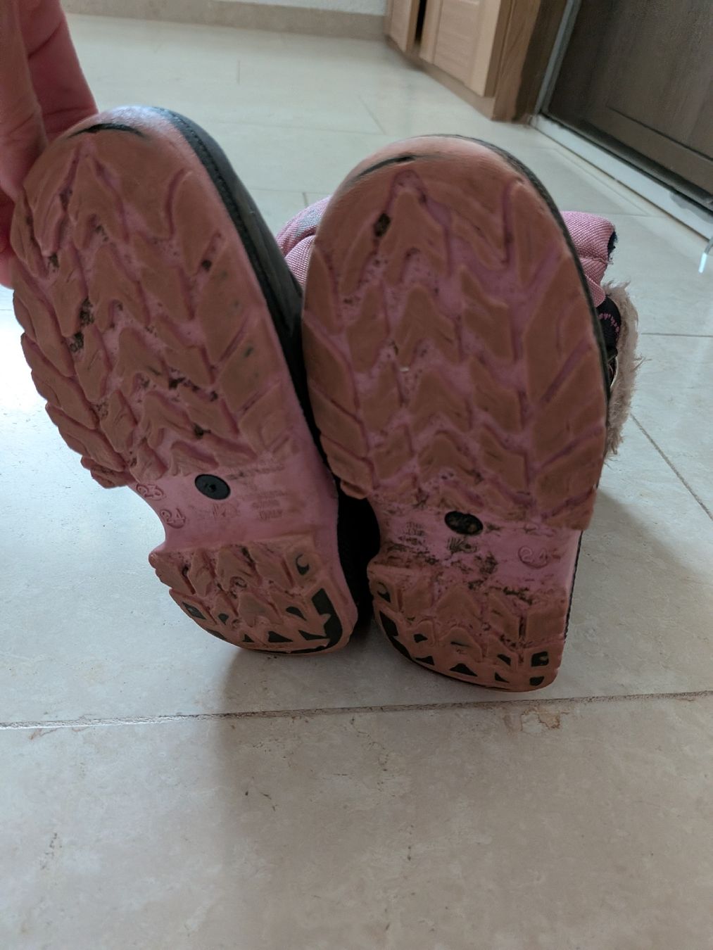 Scarpe per ragazze: Winterstiefel Mädchen, Grösse 23/24 – Usato da Hinteregg venduto da Pribezh 1