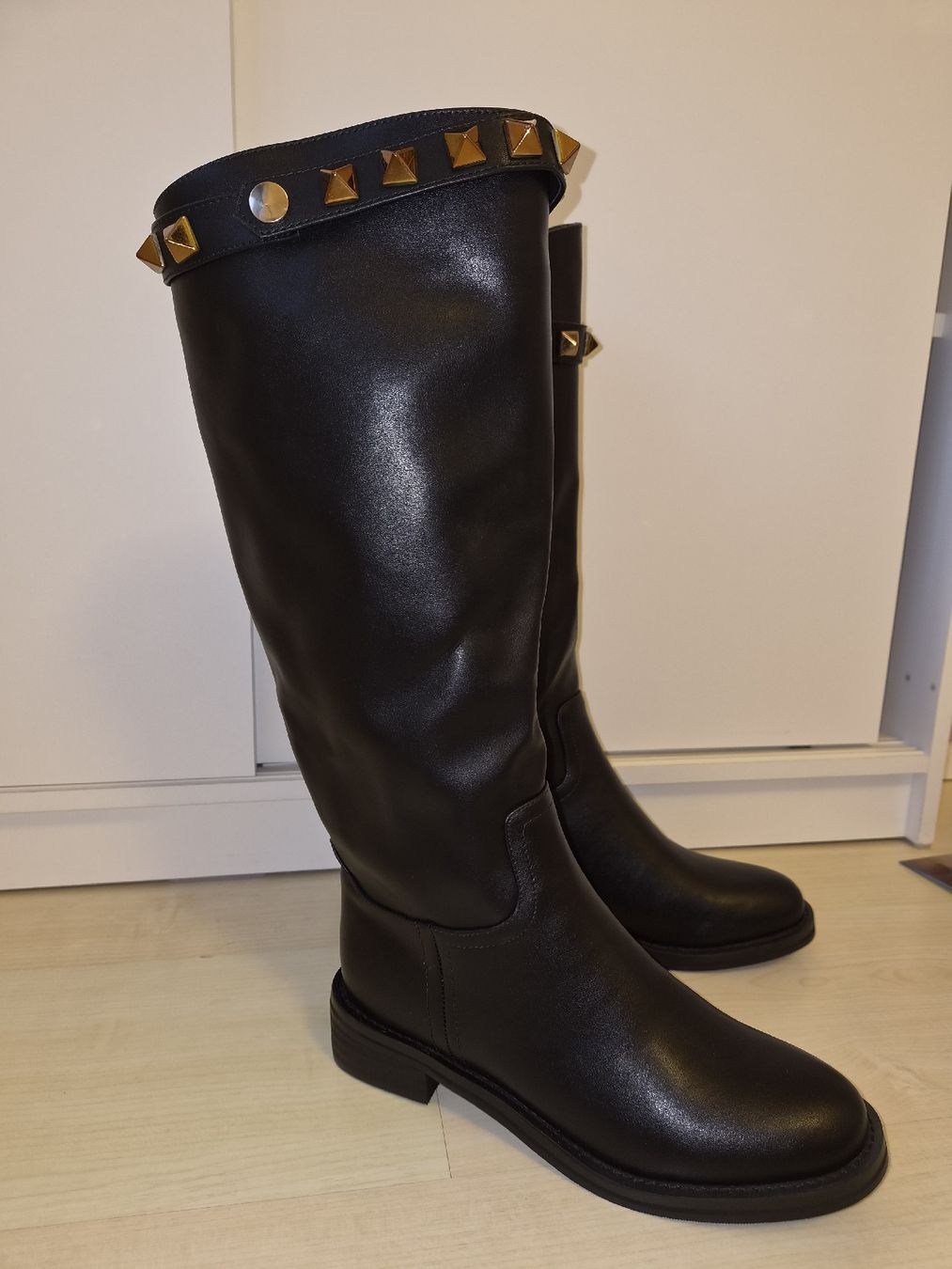 Scarpe da donna: New Rockstud Style Knee-High Boots - Gold Studs - Size 40 – Nuovo (secondo la descrizione) da Stansstad venduto da Fla_c20 2
