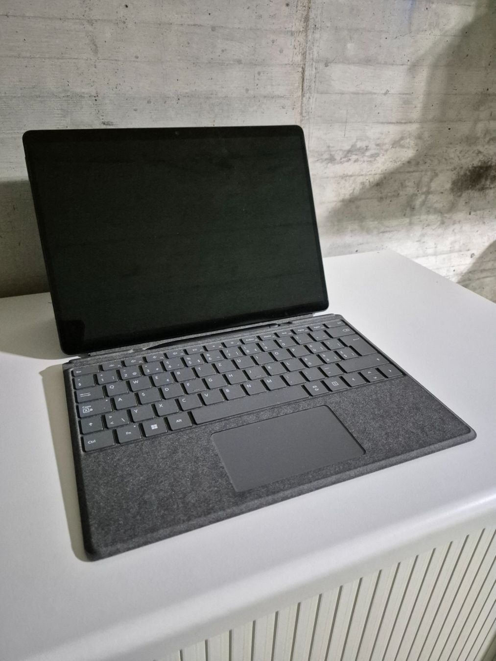 Microsoft Notebooks: MS Surface Pro 8, CH-Keyboard avec Slim Pen 2, Dock & Hub – Gebraucht aus Corcelles-près-Payerne von Tcholleybus