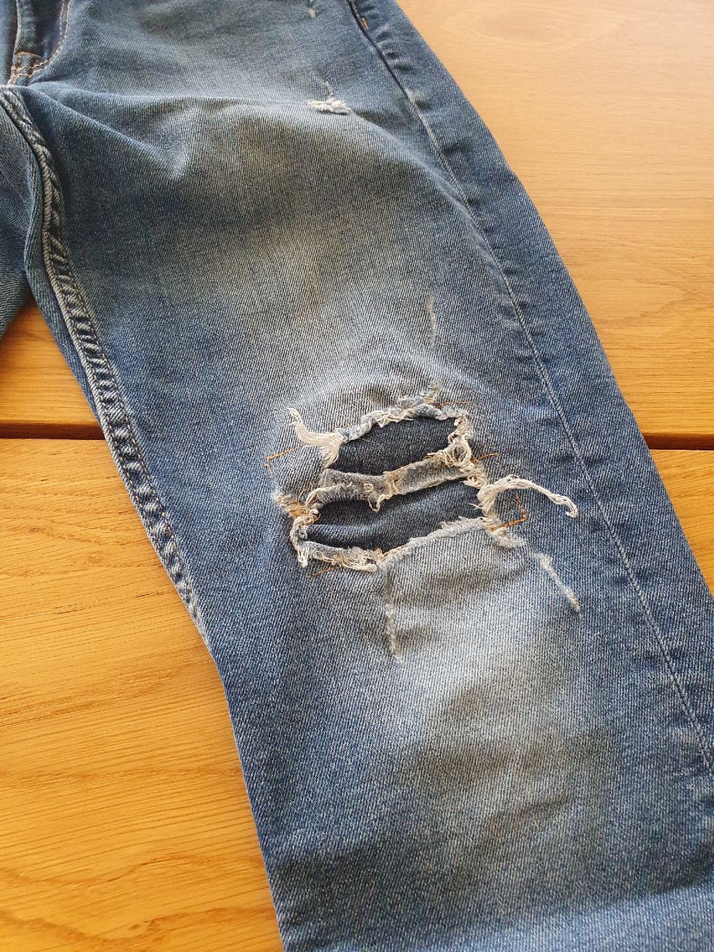 Zara Pantaloni: Zara Jeans Gr. 152 mit Loechern,destroyed Look, top! – Nuovo (secondo la descrizione) da St.Gallen venduto da Avena135 1