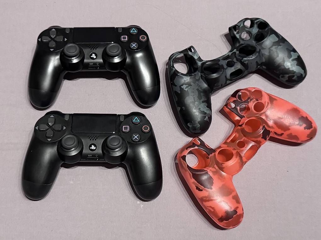 Sony Console: PS4 Slim + 2 Controller + Ladestation + Kabel – Usato da Kaisten venduto da ren_db66 2