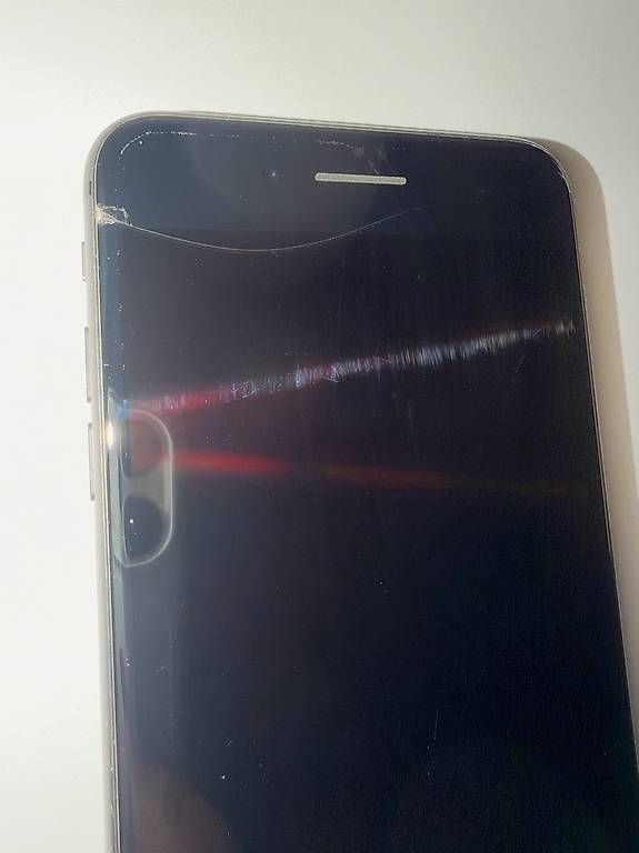 Telefoni cellulari / Smartphones: Iphone 8 plus 64GB space grey – Usato da Zürich venduto da Catiapal 3
