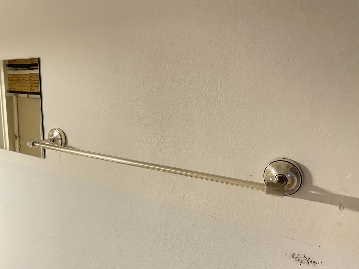 Supporti a parete: Duschtuch Halterung Badezimmer – Usato da Bern venduto da Corinn_na