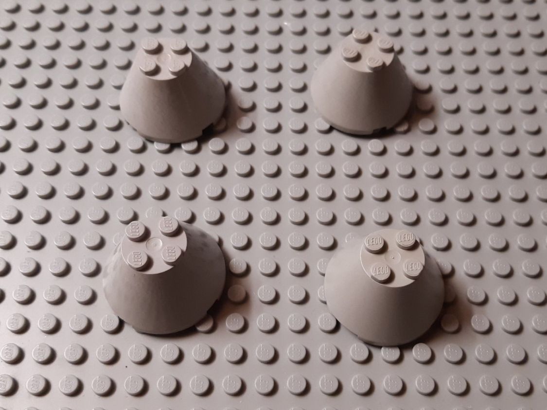 Lego Kit di costruzioni: LEGO Classic Space - Cone 4x4x2 - 3943a (CHF 4.-- / Stück) – Usato da Muhen venduto da Legoholic