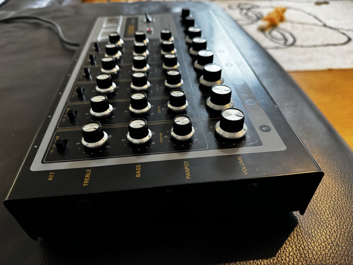 Boss Console di mixaggio: Boss KM-6A - Mixer - Top Zustand – Usato da Zürich venduto da 1cut2 2