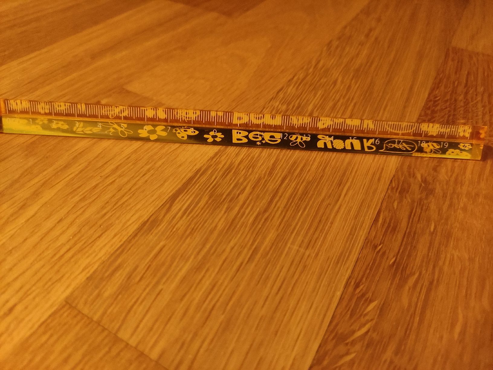 Sonstiges Schreiben & Zeichnen: dreieckiger gelber Massstab 20cm – Neu (gemäss Beschreibung) aus Siebnen von Larya 1