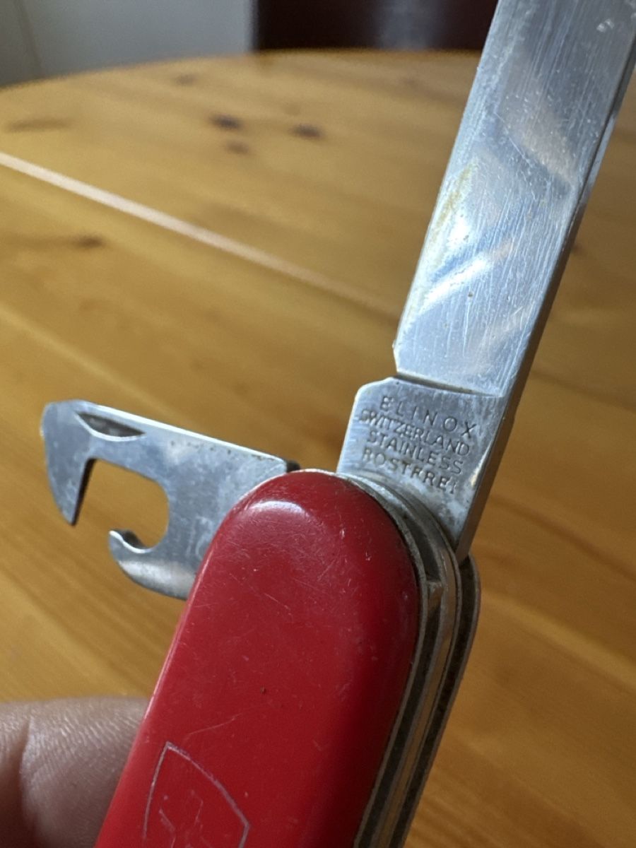 Coltelli tascabile: Couteau suisse  Elinox à partir de 1.- – Usato da Vésenaz venduto da Angela.C3 1