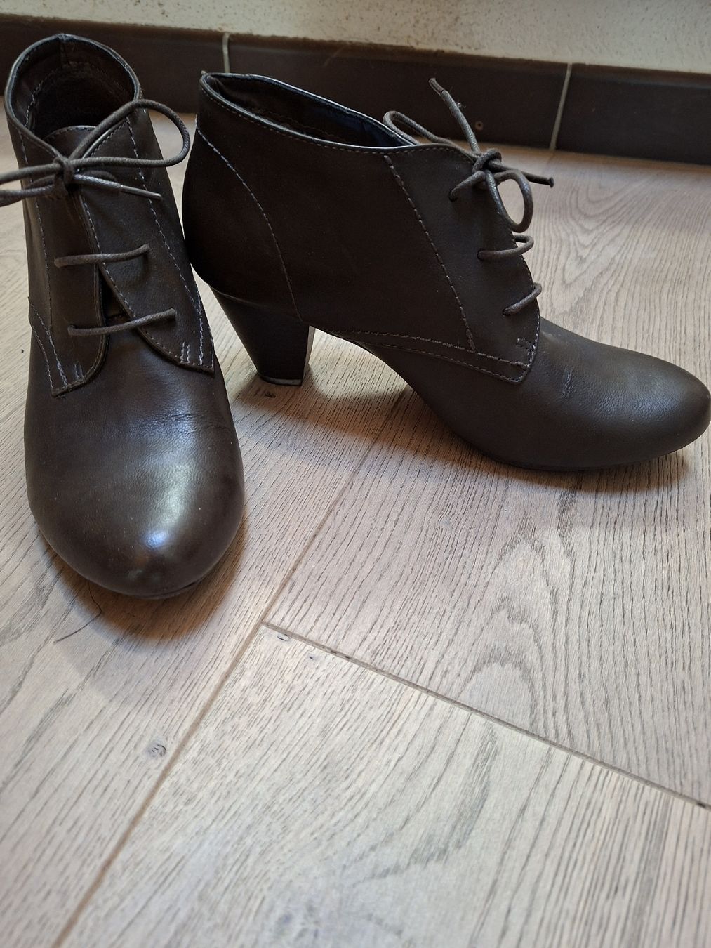 Scarpe da donna: Stiefelette Gr 41 dunkelbraun – Usato da Brienz BE venduto da Zwiback20 1