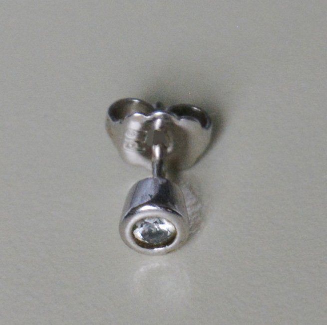 Ohrringe & -stecker: Ohrstecker mit kristallartigem Stein – Gebraucht aus Niederhasli von littledrop