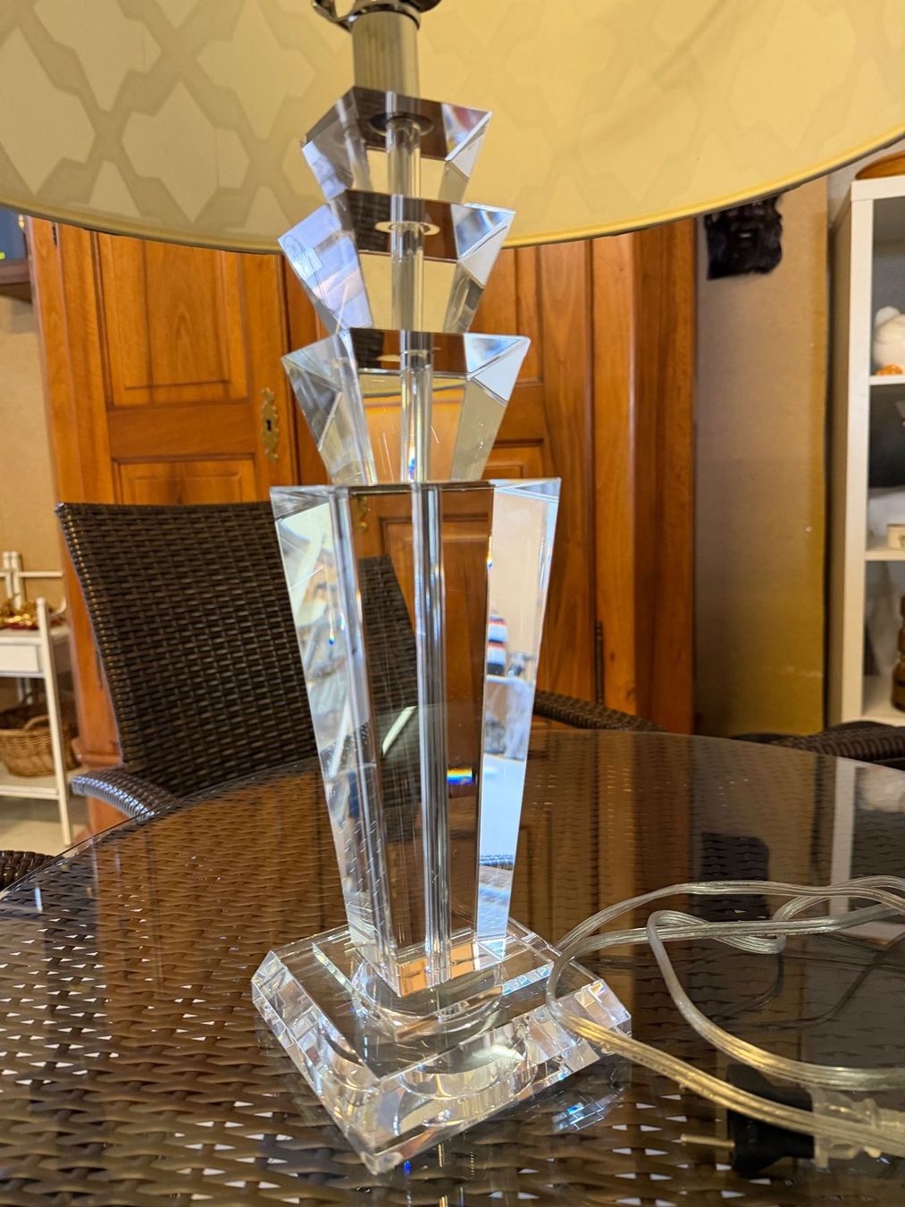 Lampade: Tischlampe mit Plexiglassockel – Usato da Ebikon venduto da Berku 3