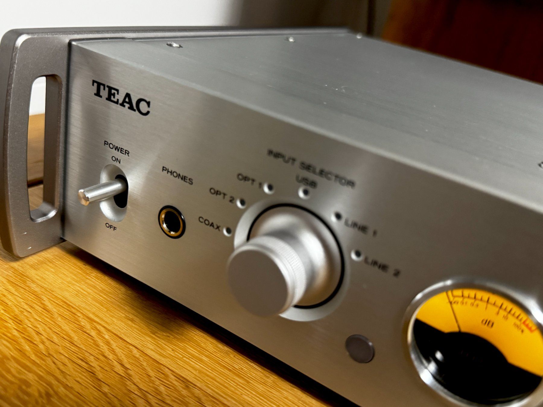 Convertitori: TEAC AI-501DA Vollverstärker - DAC - USB - Silber – Usato da Zürich venduto da Tapehead 3