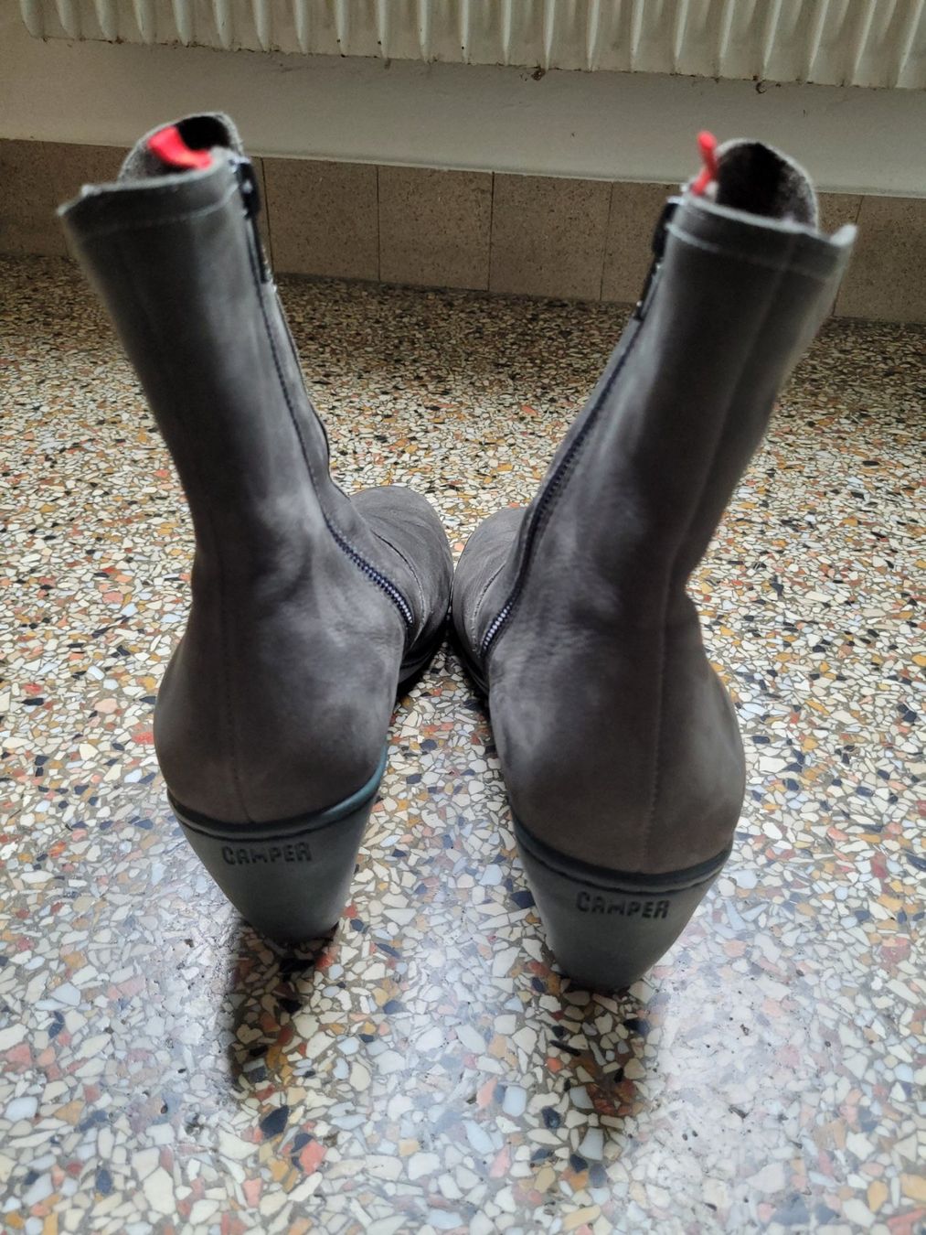 Scarpe da donna: Leder-Stiefelette Camper grau 40 – Usato da Bern venduto da maus5555 1