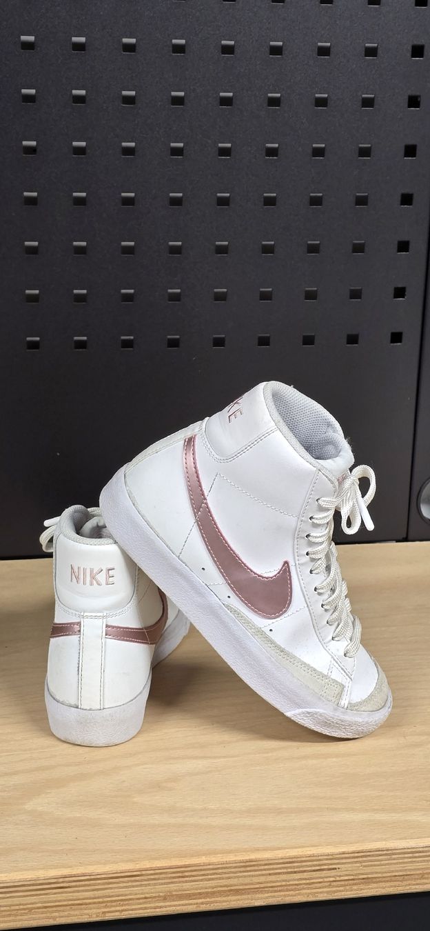 Nike Scarpe per ragazze: Nike Blazer Mid Gr. 35,5 – Nuovo (secondo la descrizione) da Rupperswil venduto da Simke.