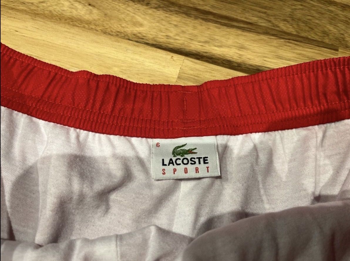 Lacoste Pantaloni: Lacoste Shorts Grösse 6 – Nuovo (secondo la descrizione) da Hergiswil NW venduto da RR_LaW_ 1