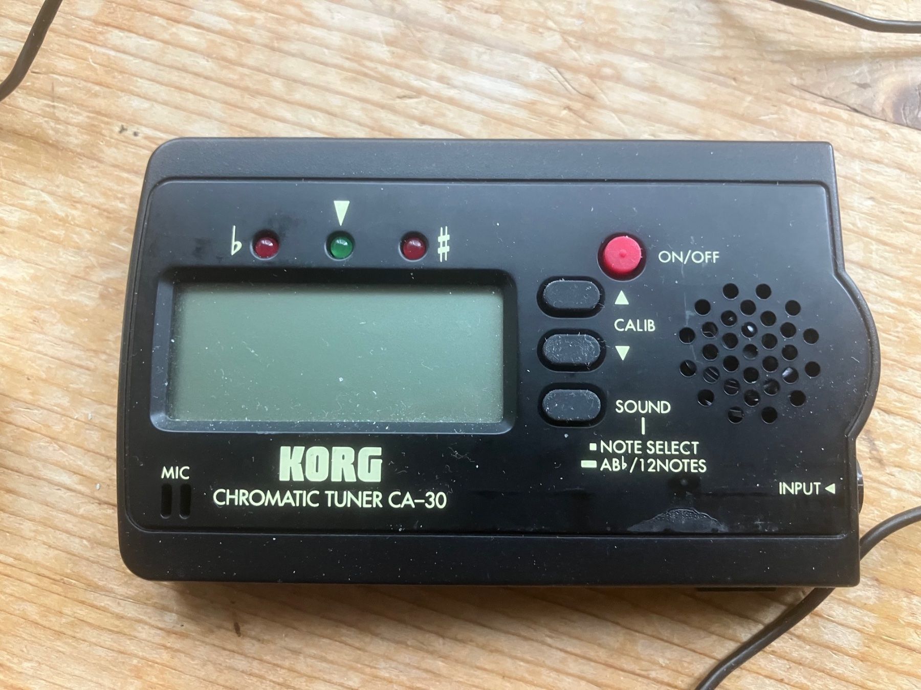 Korg Strumenti musicali: KORG Chromatic Tuner CA-30 mit Kontaktmikrofon – Usato da Interlaken venduto da zingu 1
