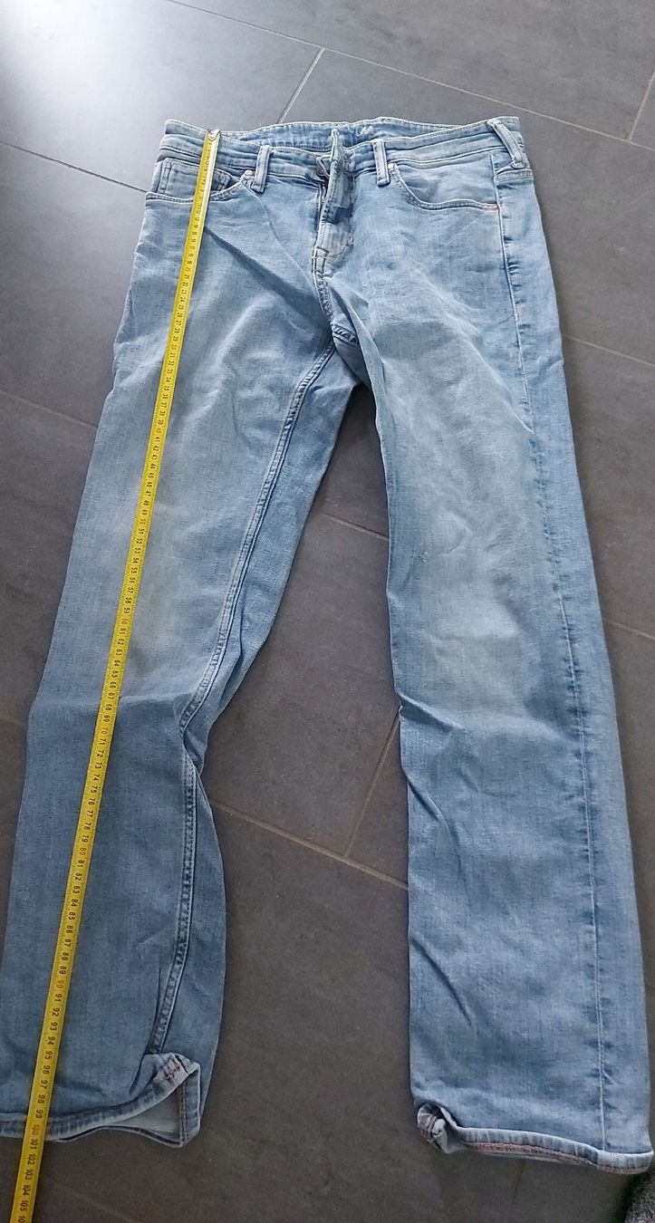 C&A Jeans: Jeans hellblau Grösse 32/32 gebraucht – Usato da Trimbach venduto da Shanja99