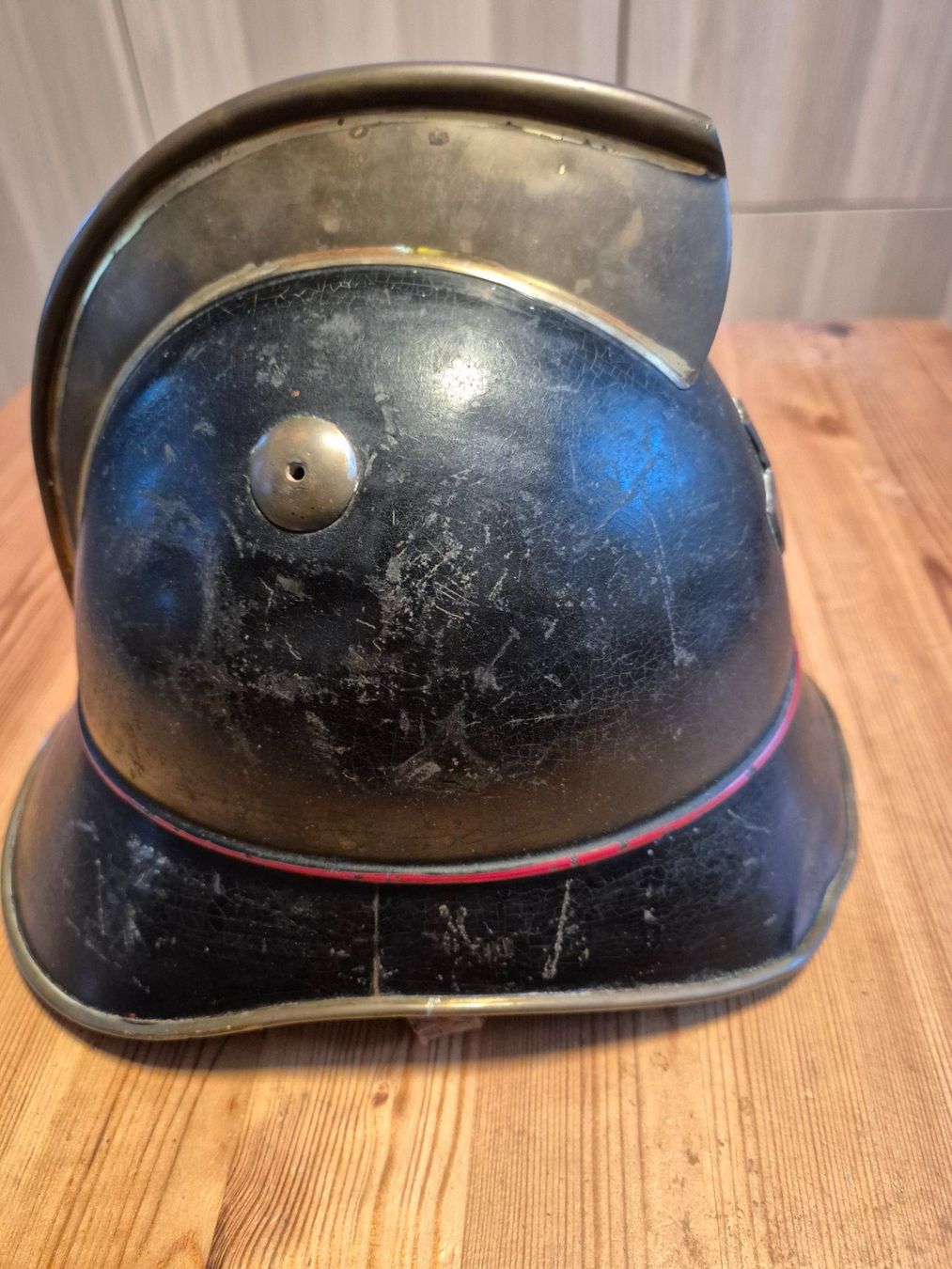 Pompieri: Alter Feuerwehrhelm – Usato da Dietikon venduto da 4loki 1