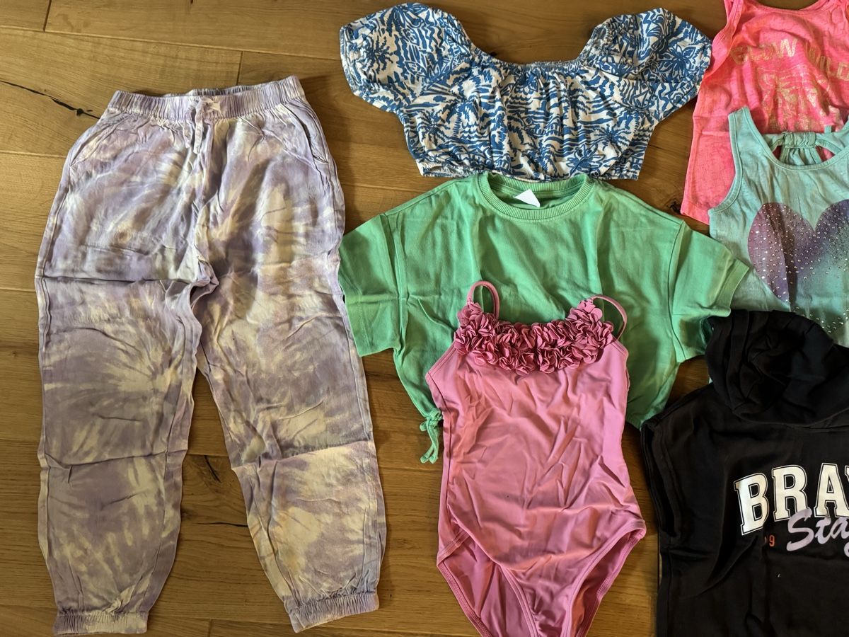 Lotti & Set di vestiti: Kleiderpaket Sommer Mädchen 122/128 – Usato da Rüti ZH venduto da make 1