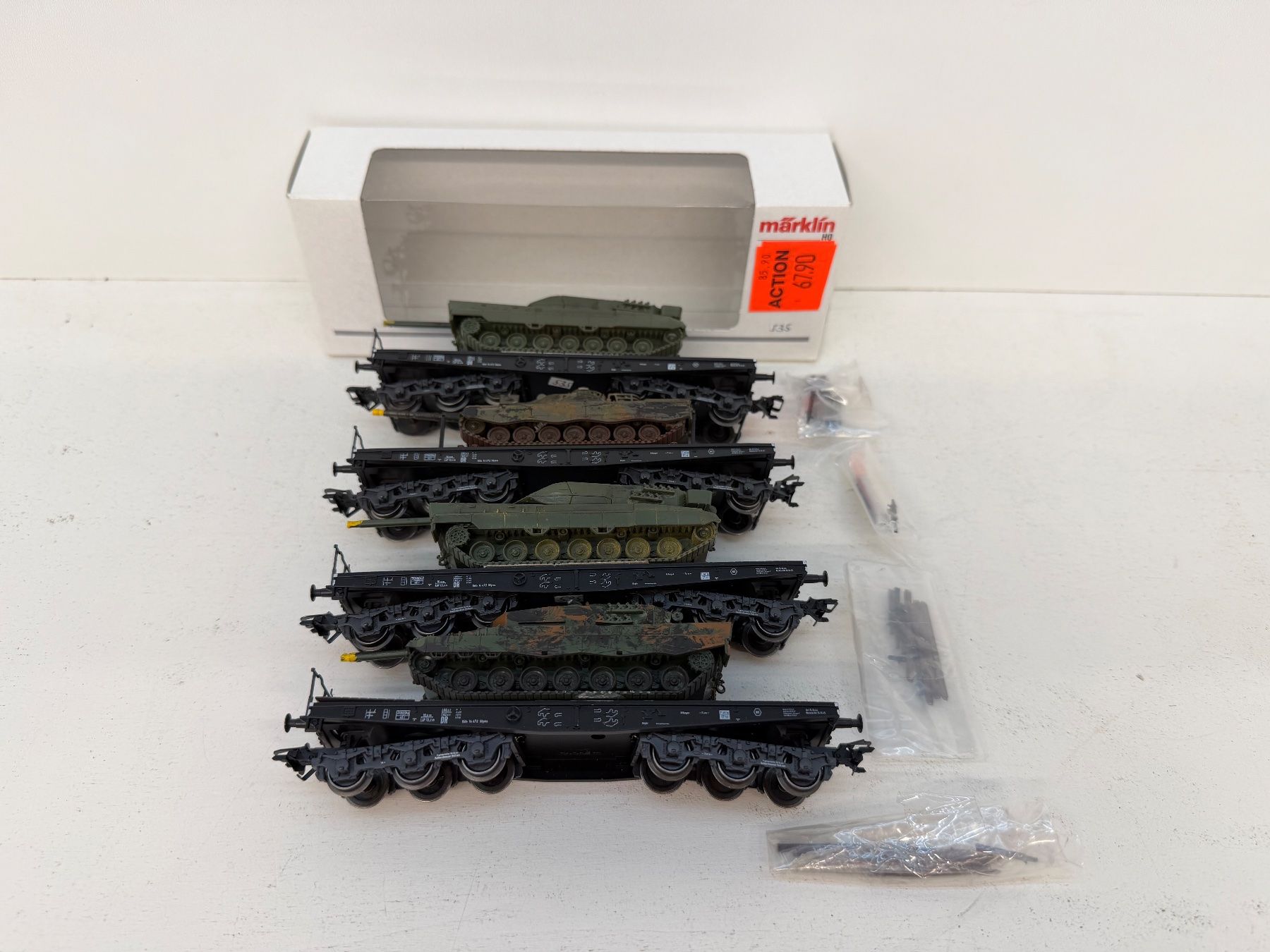 Märklin Modelleisenbahnen: Märklin 4867 Schwerlast-Flachwagen mit Panzer – Gebraucht aus Büsserach von ModellbahnDepot 1