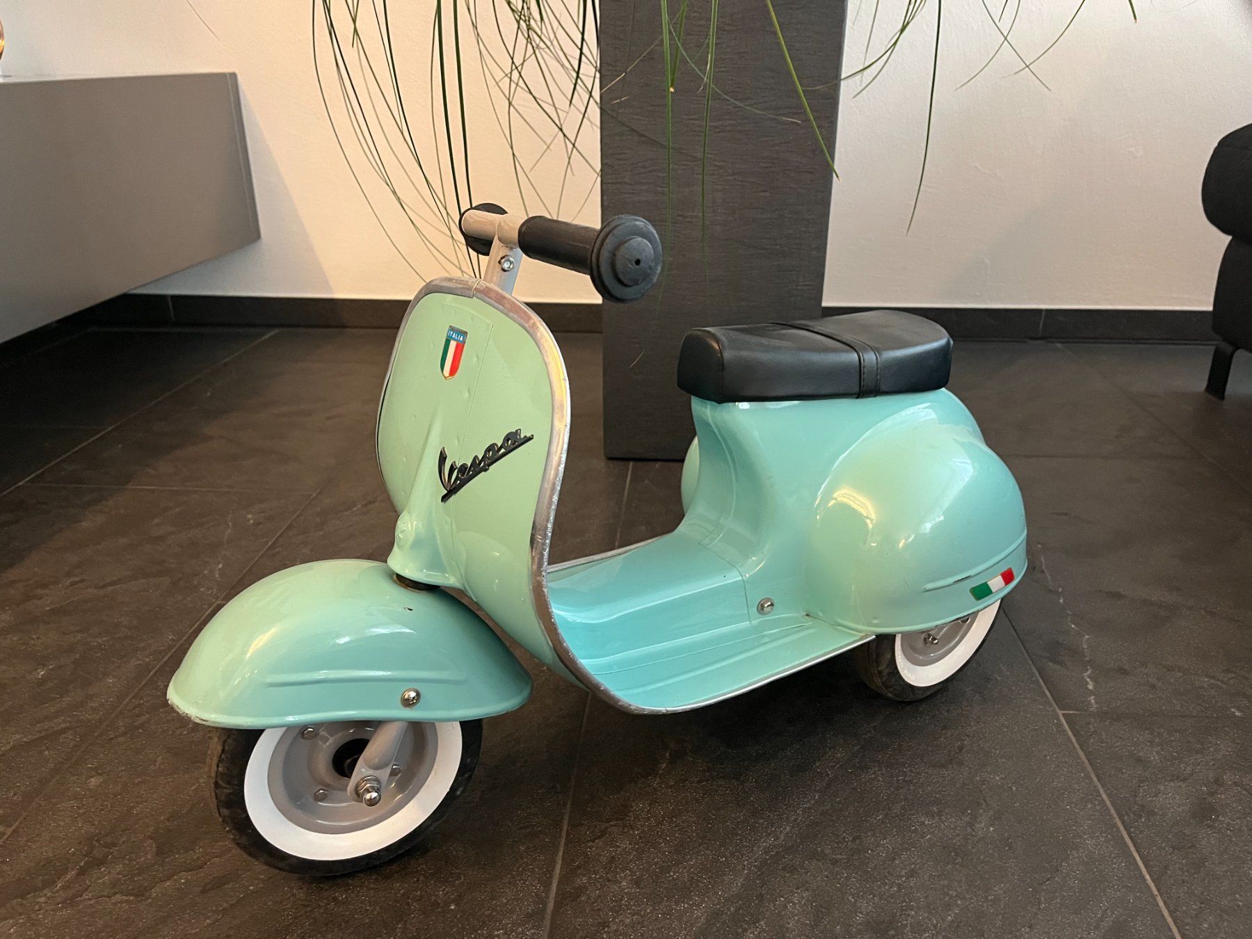 Vespa Veicoli per bambini: Kultige Kinder Vespa. Der Hingucker jeder Vespasammlung – Usato da Freienbach venduto da Ak-Archiv