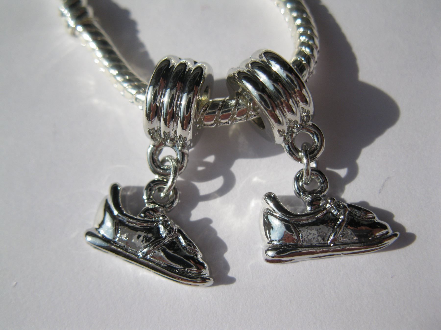 Anhänger: Anhänger Dangle Schuh, Turnschuh, silber – Neu und originalverpackt aus St. Margarethen TG von LuanaKa 1