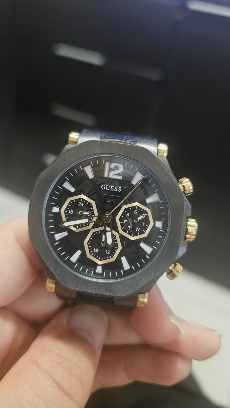 Guess Uhren: Guess Edge Day Date ab 1.- !!! – Gebraucht aus Etoy von angi020