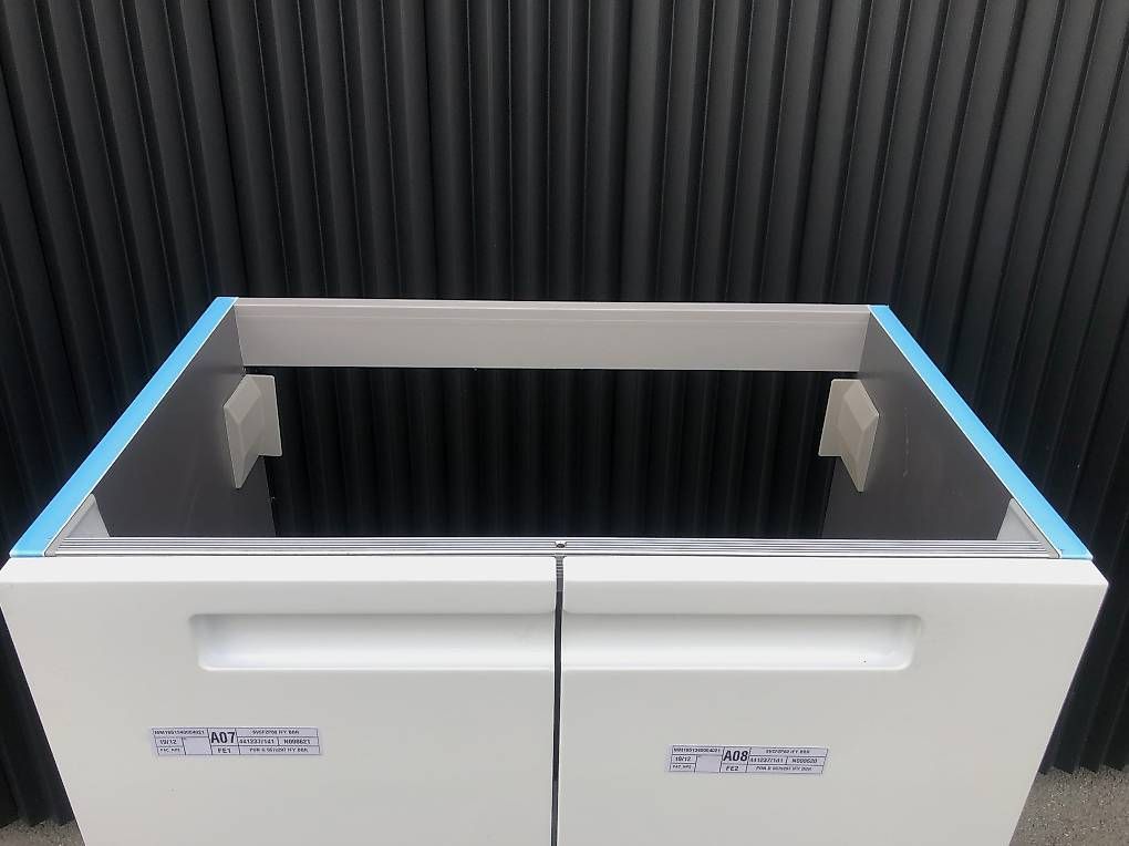 Mobili per bagno: NEUF - Meuble pour vasque - suspendu - laqué blanc – Nuovo e nell'imballaggio originale da St-Léonard venduto da bupial 2