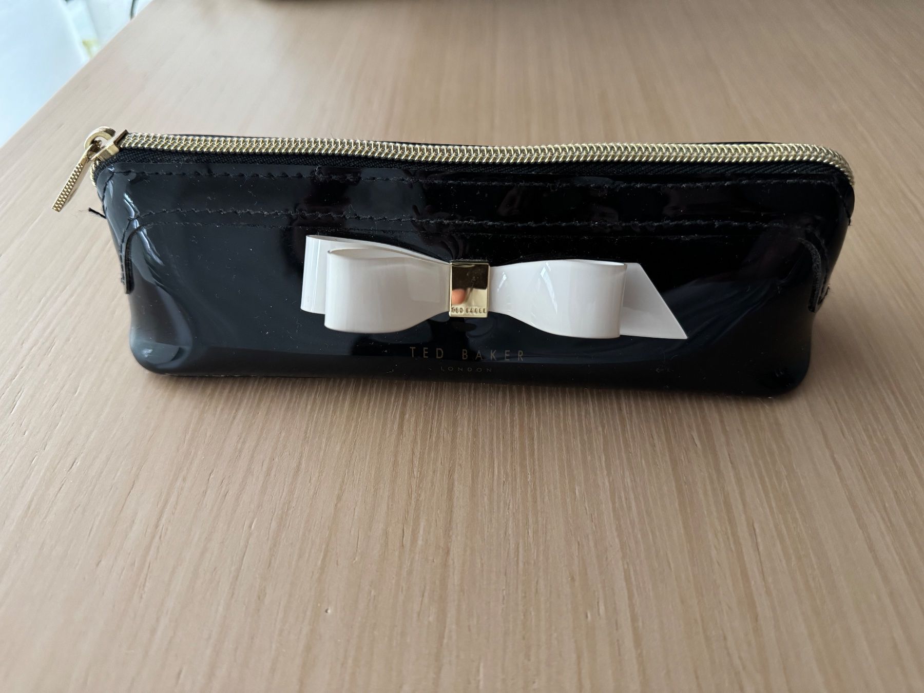 Altro in Scrittura & Disegno: Ted Baker Etui mit Schlaufe – Usato da Landschlacht venduto da XXVII_XI 1