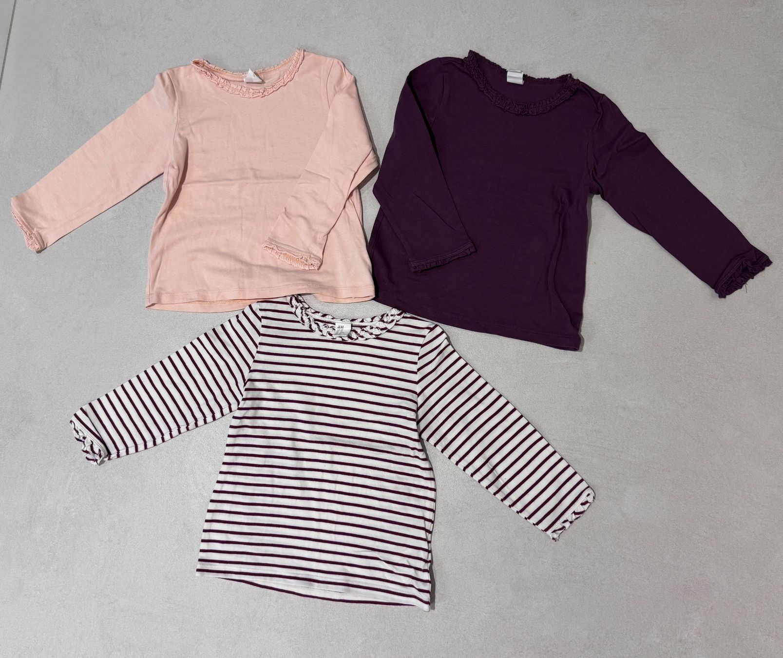 H&M Lotti & Set di vestiti: 3 Langarmshirts Mädchen, Grösse 98 – Usato da Bonaduz venduto da lut_6rts