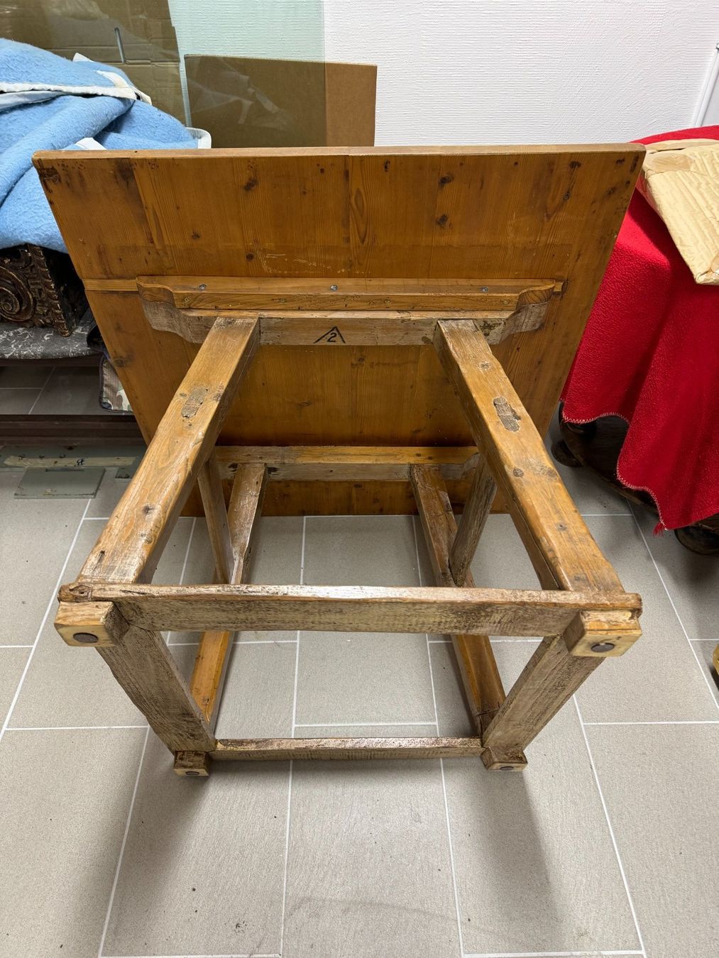 Tavoli: Rustic Table from the 18th Century – Usato da Gsteig b. Gstaad venduto da Auctionly 3