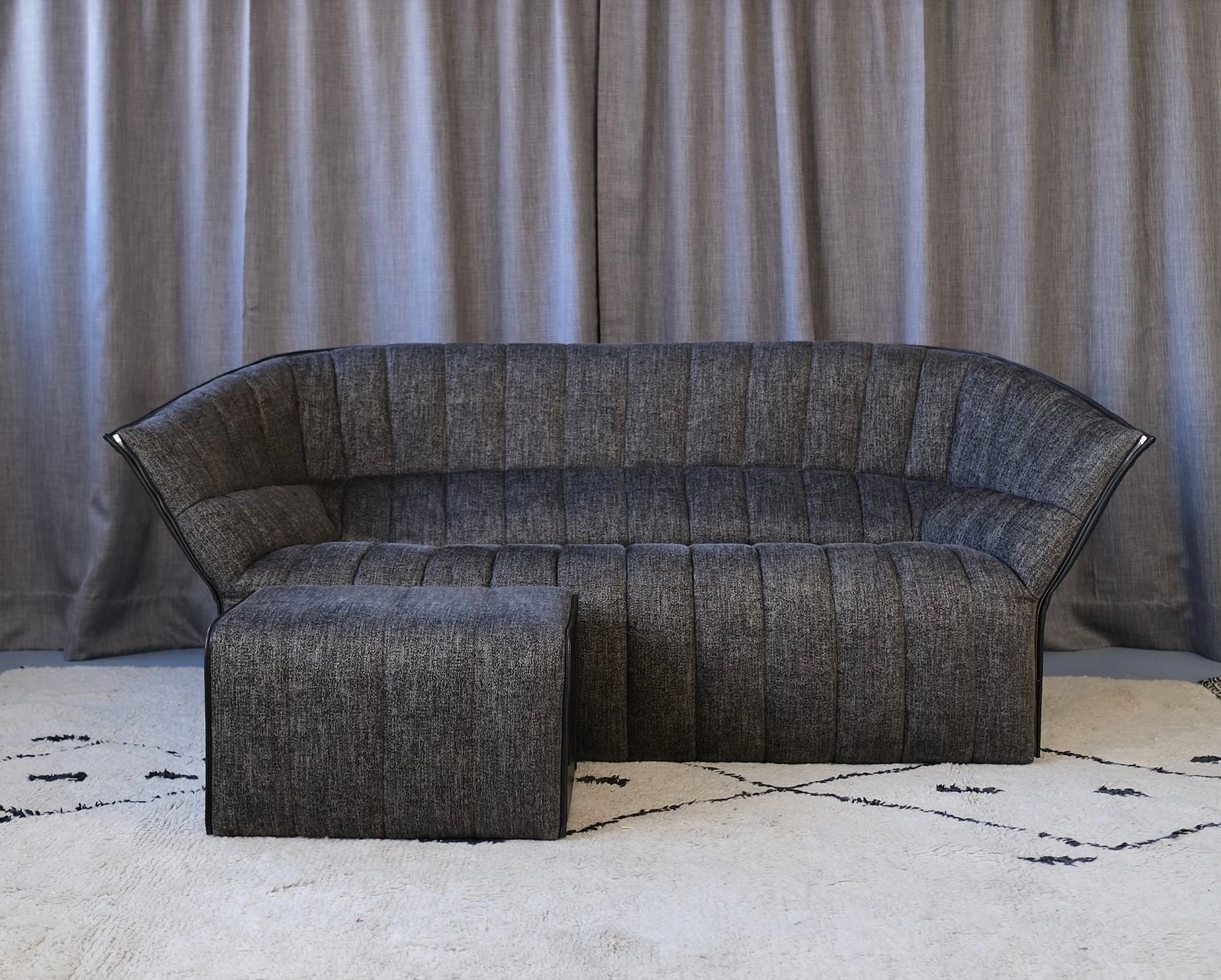 Ligne Roset Divani: Sofa & Hocker MOËL von Ligne Roset – Usato da Bern venduto da Zmodern_CON 2