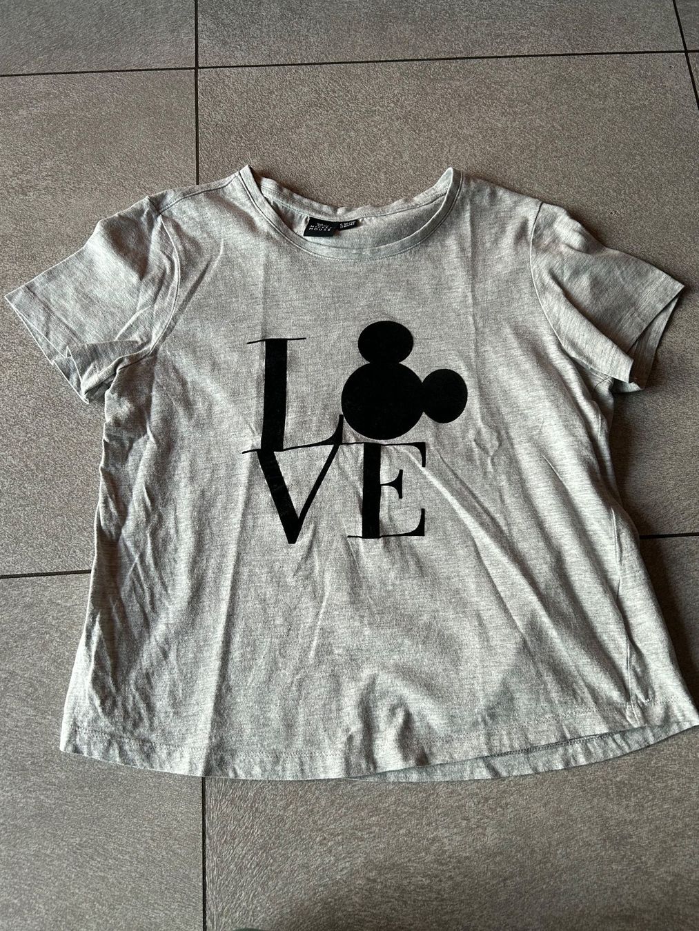 Disney Camicette, T-shirt & Top: T Shirt Mickey Mouse gris gr. S – Nuovo (secondo la descrizione) da Arbedo venduto da nadia1973