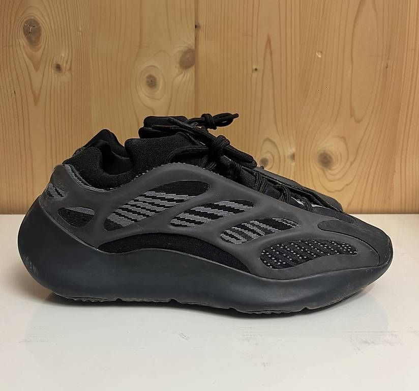 Adidas Scarpe da uomo: Yeezy Boost 700 Alvah (Grösse 44) – Usato da Luzern venduto da LuzernerShop