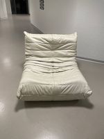 Togo-inspirierter Loungesessel / Bodensofa in Creme