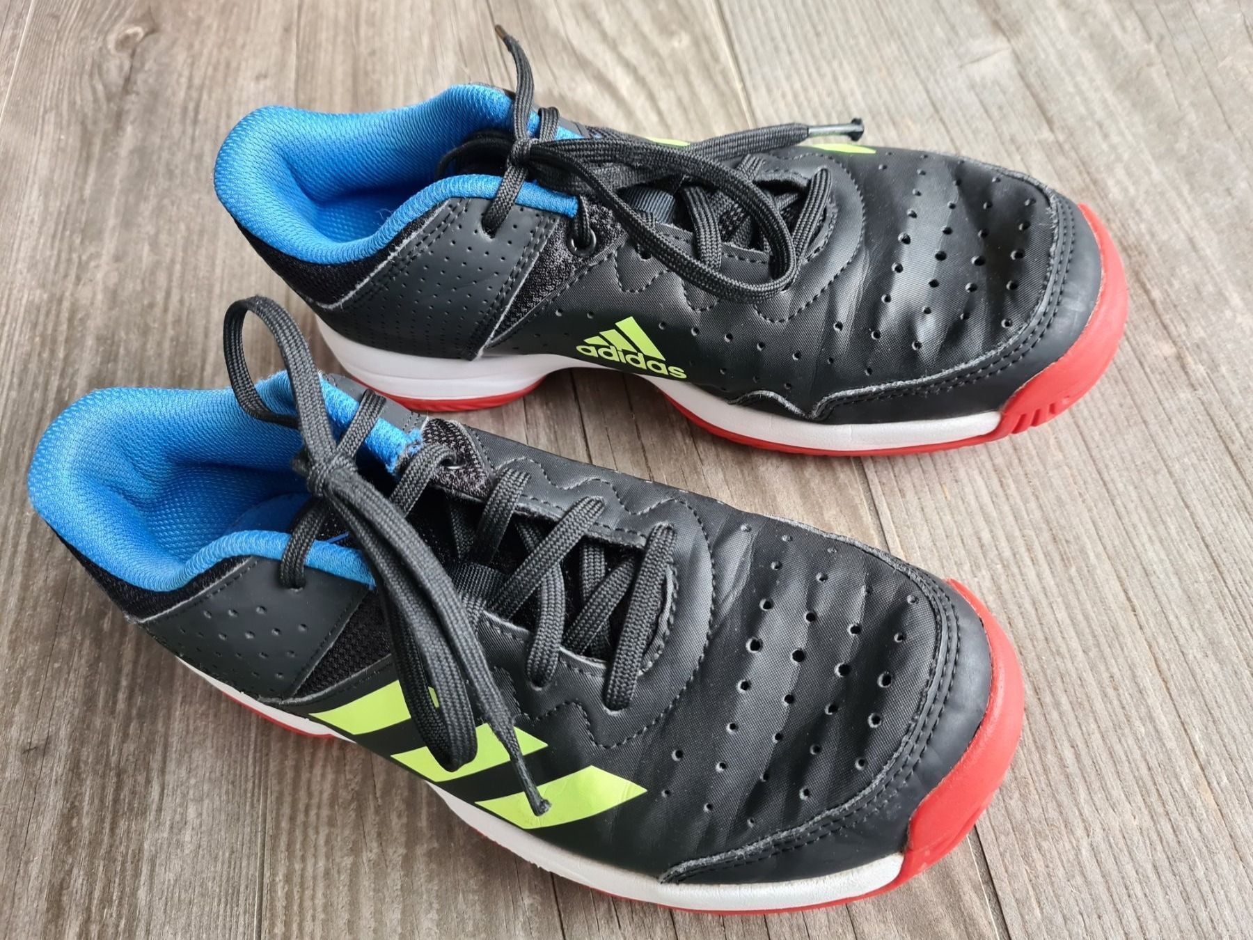 Scarpe per ragazzi: Turnschuhe Adidas – Usato da Mühlethurnen venduto da Kurt74