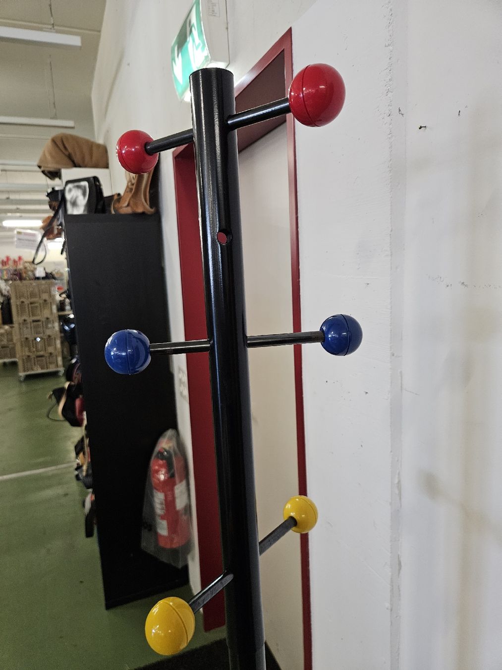 Porte manteau: Garderobenständer Bauhausstil  – D'occasion à Pratteln par Cartonsducoeur_bl 2