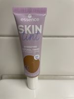 Essence Skin Tint Nr. 60 mit SPF 30 Hydrating Natural Finish