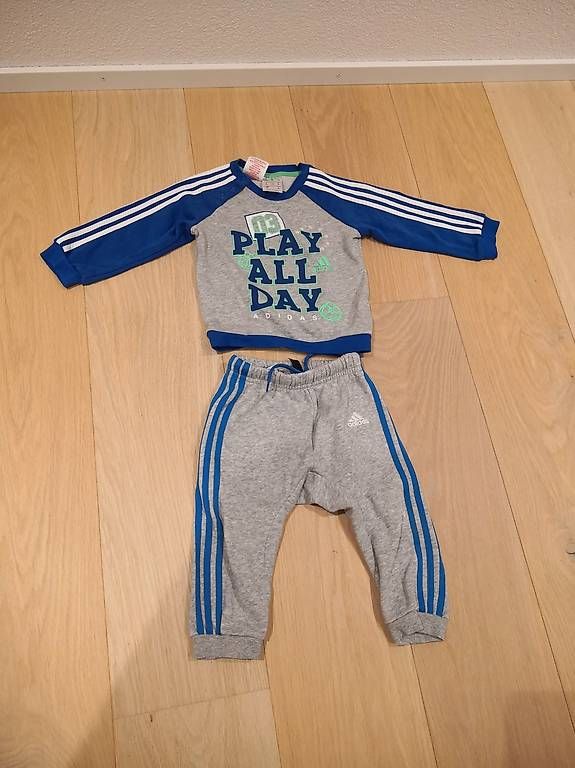 Lotti & Set di vestiti: Traineroutfit Adidas Grösse 80 – Usato da Oberrohrdorf venduto da Hoto