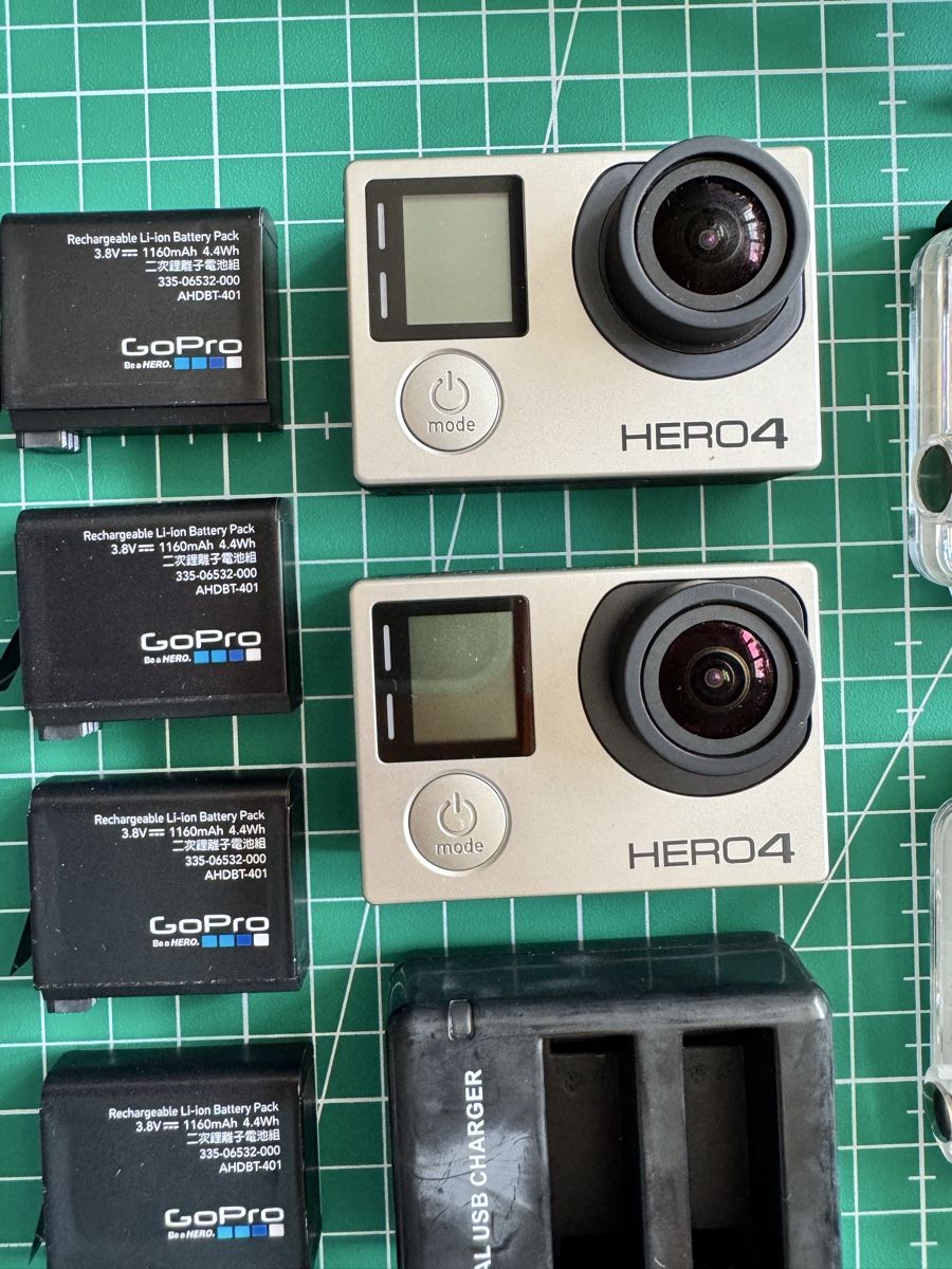 Gopro Action Cam: Lot de 4 caméras GoPro avec accessoires – D'occasion à Founex par LeGrandDude 2