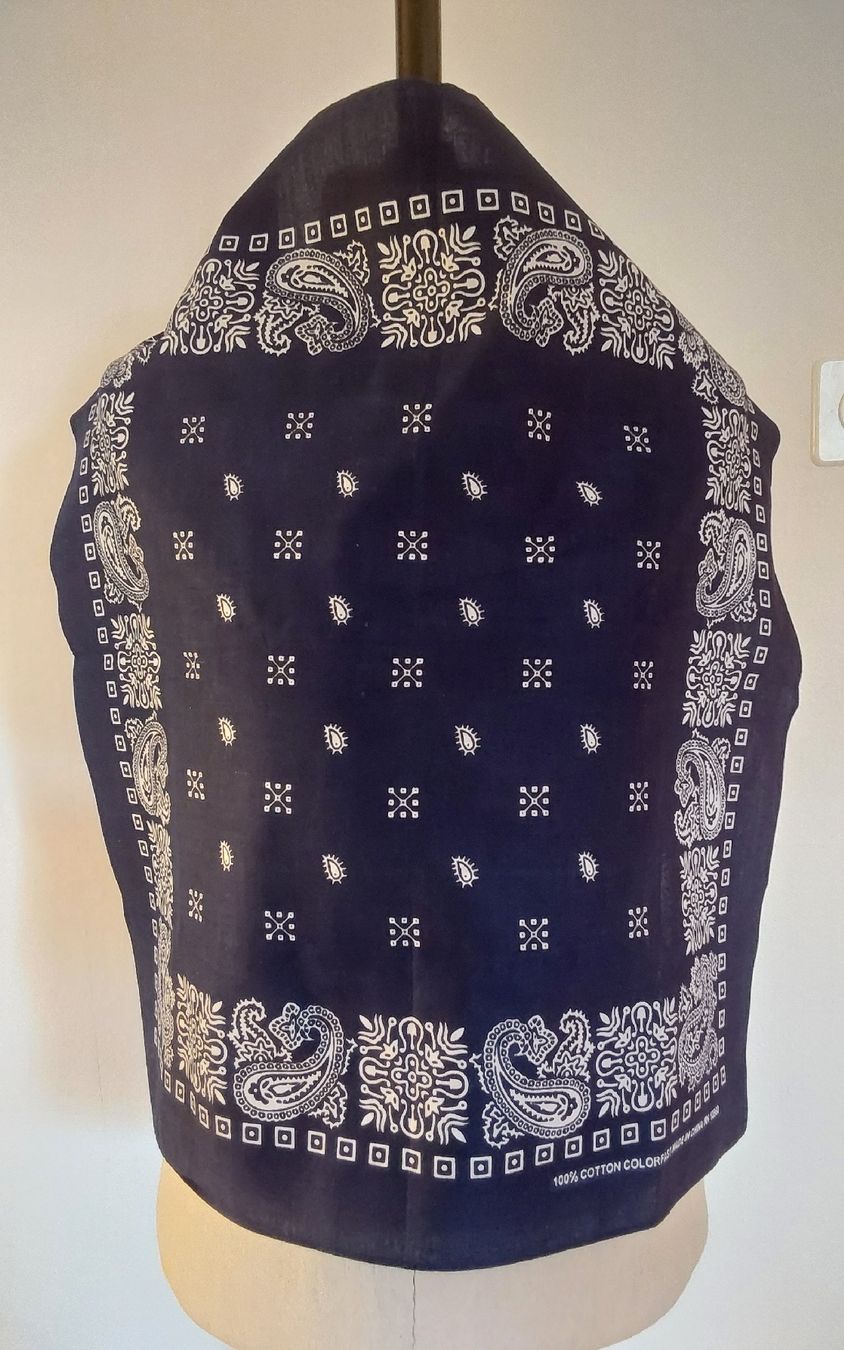 Foulards & écharpes: Baumwolltuch quadratisch dunkelblau – Neuf avec emballage d'origine à Köniz par scopello12 1
