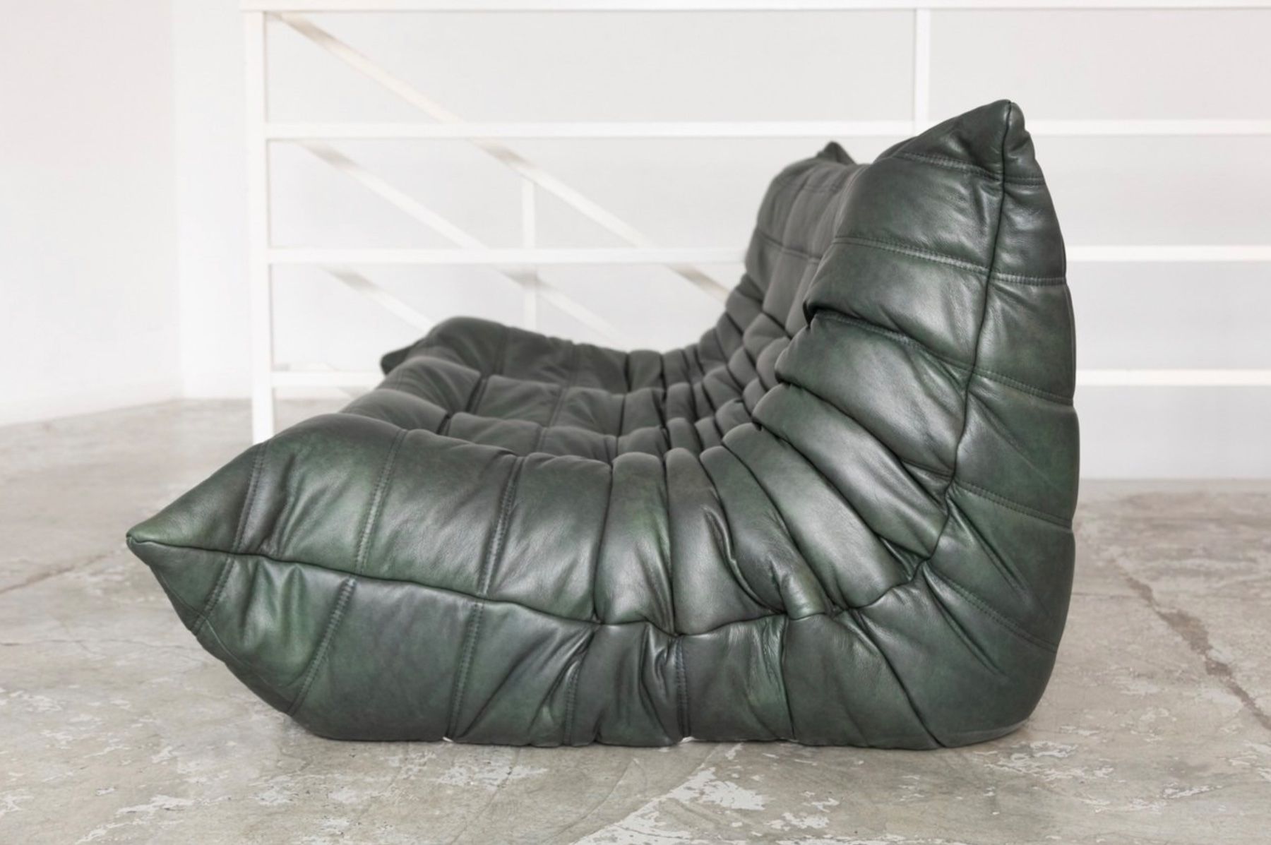 Ligne Roset Divani: 3er Sofa Togo, neu bezogen mit Leder – Nuovo (secondo la descrizione) da Zürich venduto da ERATOMIUM 5