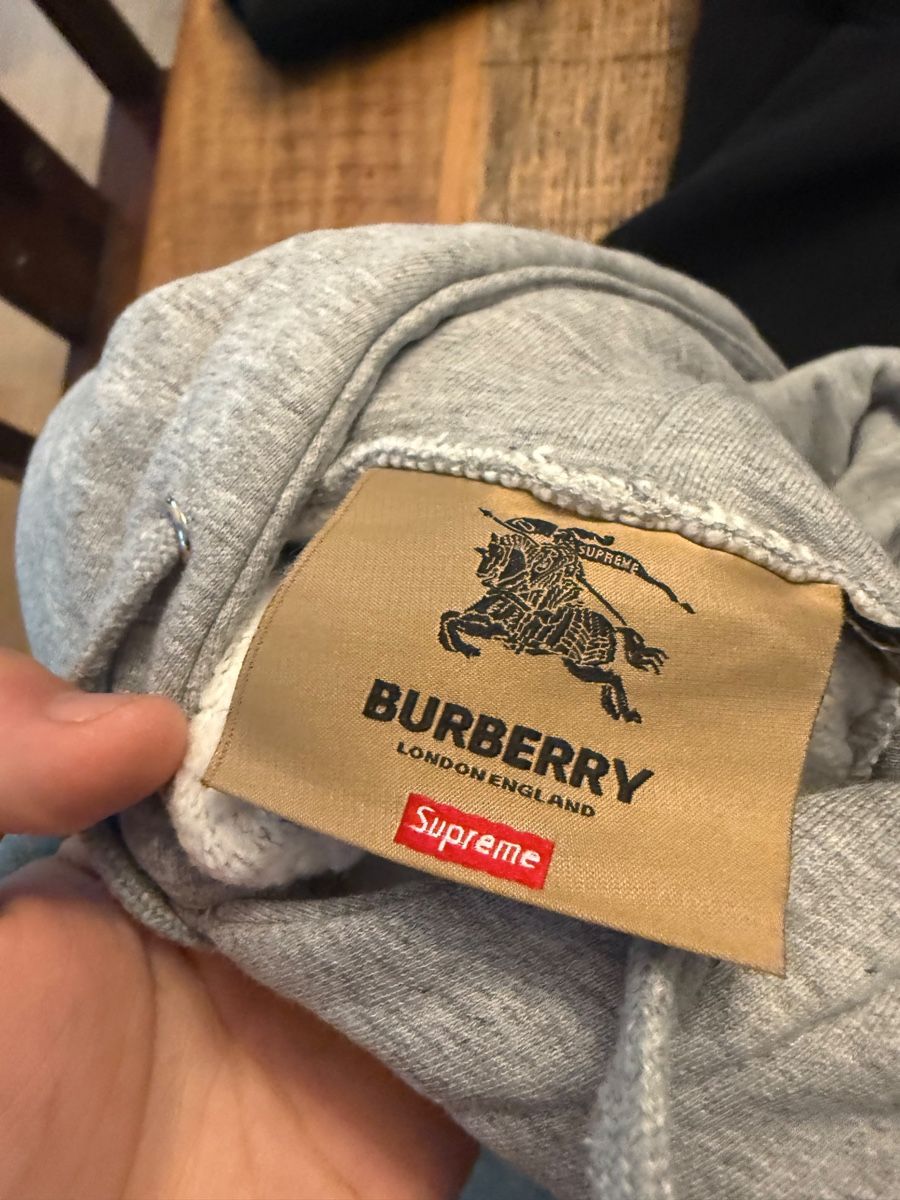 Burberry Pulls & Sweat-shirts: Supreme X Burberry Box Logo – D'occasion à Zollikerberg par max_k8gv 3