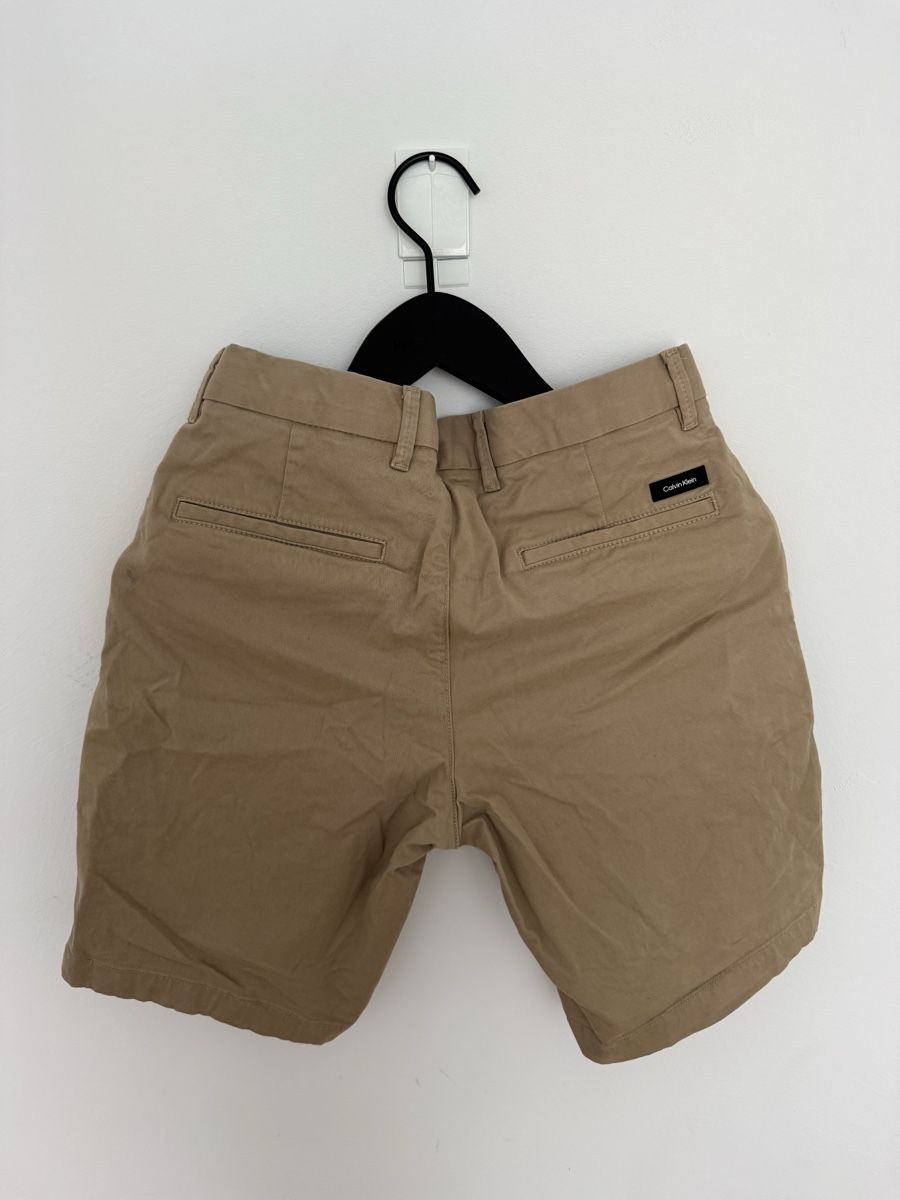 Calvin Klein Pantaloni: Calvin Kleins Short Beige 32 – Nuovo (secondo la descrizione) da Zürich venduto da pa.ul 2