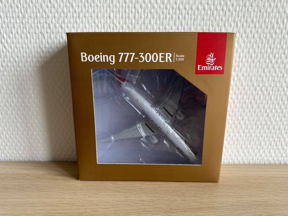 Boeing 1 200 Modèle Avion Emirates Boeing 777-300ER Herpa - Échelle 1